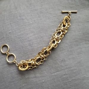 Beautiful Goldtone Toggle Costume Jewelry bracelet